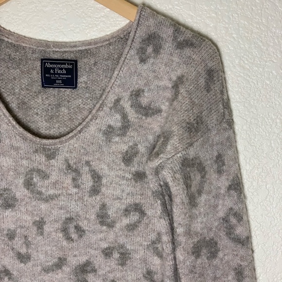 Abercrombie & Fitch | Like new animal print pullover sweater size xxs - Picture 3 of 7